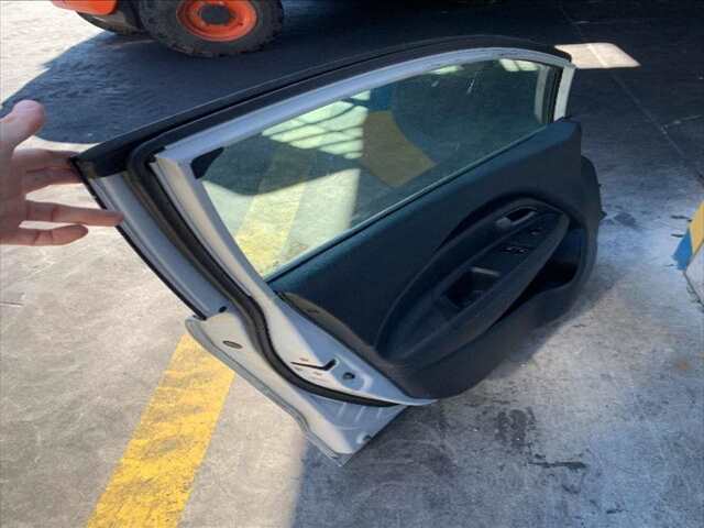 Foto 2ª: Puerta Delantera Izquierda Kia Rio 1.4 16V109CV 0CV [G4FA] (2012)