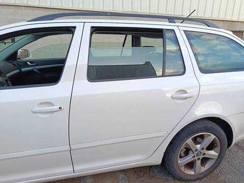Puerta Trasera Izquierda Skoda Octavia CAY