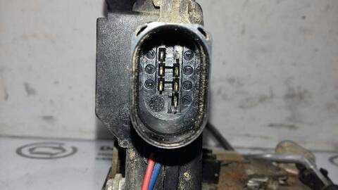 Foto 3ª: Cerradura Puerta Trasera Izquierda Audi A6 2.5 V6 24V TDI AVANT 180CV 132KW [AKE] (2002)