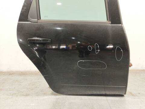 Foto 3ª: Puerta Trasera Derecha Dacia Duster 1.5 DCI 109CV 80KW [K9K666] (2015)
