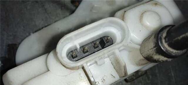 Foto 3ª: Cerradura Puerta Delantera Izquierda Renault Scenic 1.9 CONFORT AUTHENTIQUE [1.9 LTR. - 96 KW DCI DIESEL FAP] (JM)(2003-_) [F9QL8]
