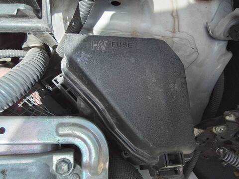 Foto 4ª: Caja Reles Fusibles Toyota Yaris ACTIVE HYBRID 75CV 55KW [1NZFXE] (2013)