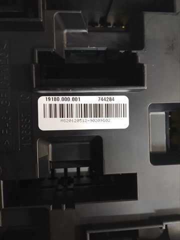 Foto 3ª: Caja Reles Fusibles Bmw Serie 1 116 1.6 D [D/N47D16A] (2012)