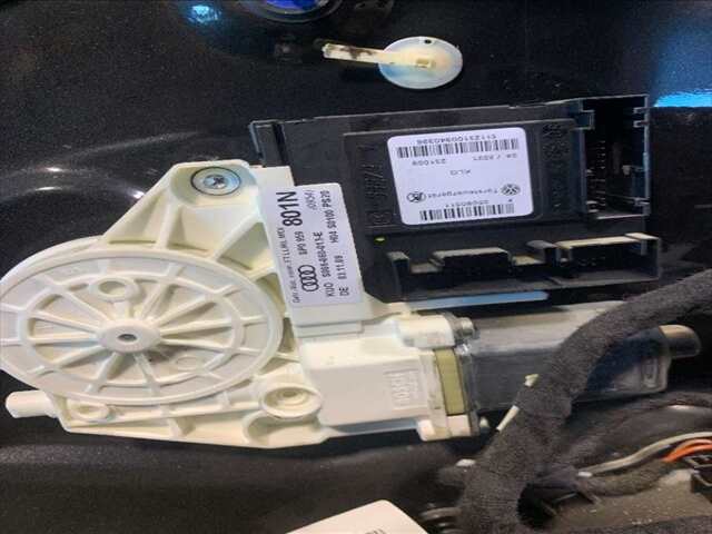 Foto 3ª: Puerta Delantera Izquierda Audi A3 2.0 TDI 140CV/103KW [CBAB] (2010)