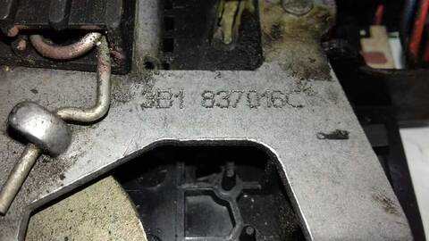 Foto 3ª: Cerradura Puerta Delantera Derecha Volkswagen Passat 1.9 TDI BERLINA 130CV 96KW [AVF] (2001)