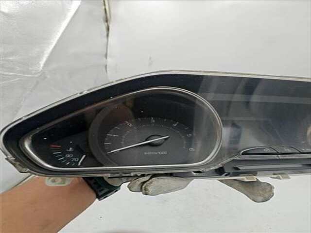 Foto 3ª: Cuadro de Instrumentos Peugeot 2008 1.6 ACTIVE [1.6 LTR. - 73 KW BLUE-HDI FAP]