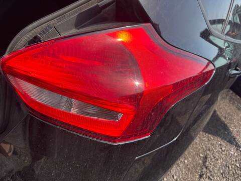 Piloto Trasero Derecho Ford Focus 10FD0X 125 CV 92KW