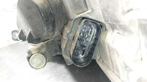 Foto 3ª: Faro Derecho Volkswagen Passat SPORTLINE BERLINA 140CV 103KW [BKP] (2006)