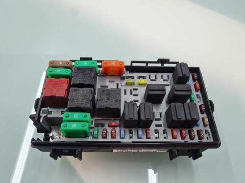 Caja Reles Fusibles Opel Corsa 1.2 16V CAT Z 12 XEP - LB4) 80CV 59KW