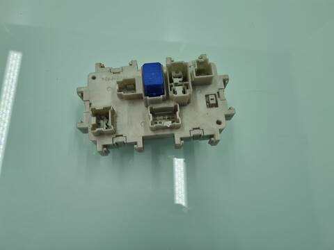 Foto 3ª: Caja Reles Fusibles Nissan Navara 2.5 DCI DIESEL CAT 171CV 126KW [YD25] (1950)