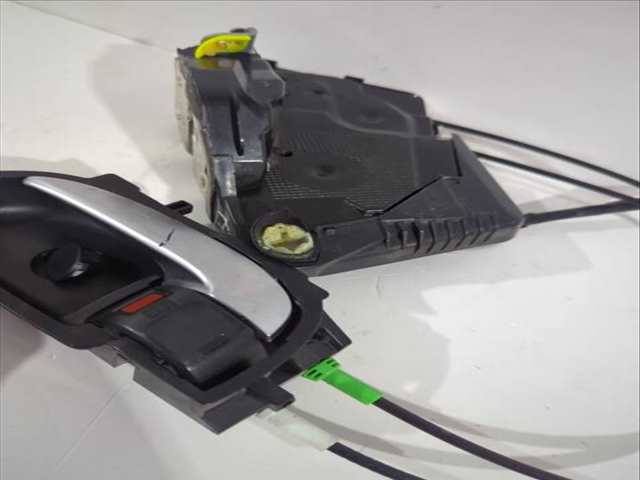 Foto 2ª: Cerradura Puerta Delantera Izquierda Toyota Yaris ACTIVE 112CV 82KW [2NRFKE] (2017)