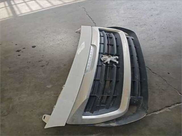 Foto 2ª: Rejilla Delantera Peugeot Partner 1.6 L1 CONFORT PACK [1.6 LTR. - 73 KW BLUE-HDI FAP] [BH02]