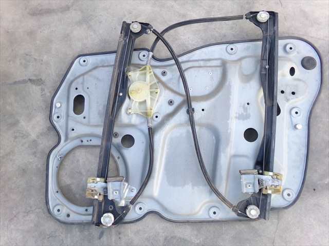 Foto 2ª: Elevalunas Eléctrico Delantero Izquierdo Volkswagen Touran 1.9 TDI 2003-2006 [AVQ] (2004)