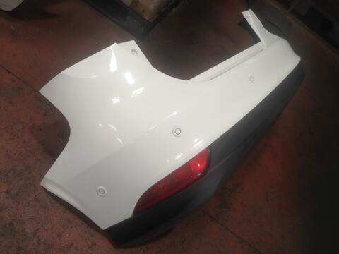Foto 3ª: Paragolpes Trasero Ford Focus XXDA BERLINA (2014)