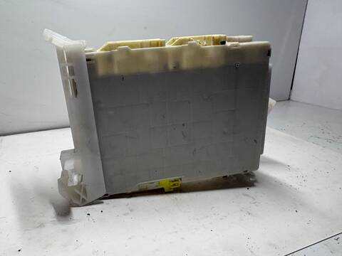 Foto 2ª: Caja Reles Fusibles Toyota Prius VERSION INDEFINIDA (2018)