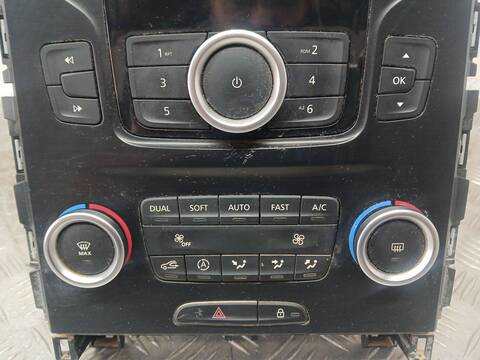 Foto 3ª: Sistema Audio Radio CD Renault Megane 1.5 BLUE DCI 115 B9A6) HATCHBACK 116CV 85KW IV HATCHBACK B9A/M/N_) [K9K872] (2019)