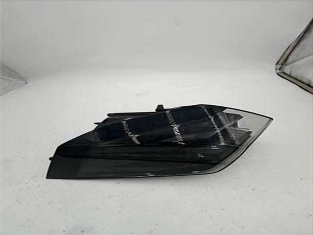 Foto 3ª: Piloto Trasero Izquierdo Peugeot 2008 1.2 ALLURE [1.2 LTR. - 74 KW PURETECH] [HNK / EB2ADTD / UE64]