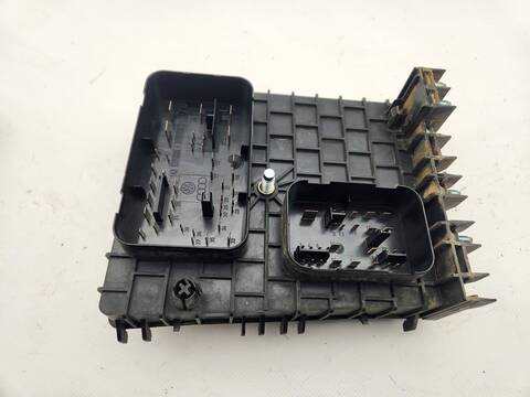 Caja Reles Fusibles Volkswagen Golf SPORTLINE BERLINA 140CV 103KW