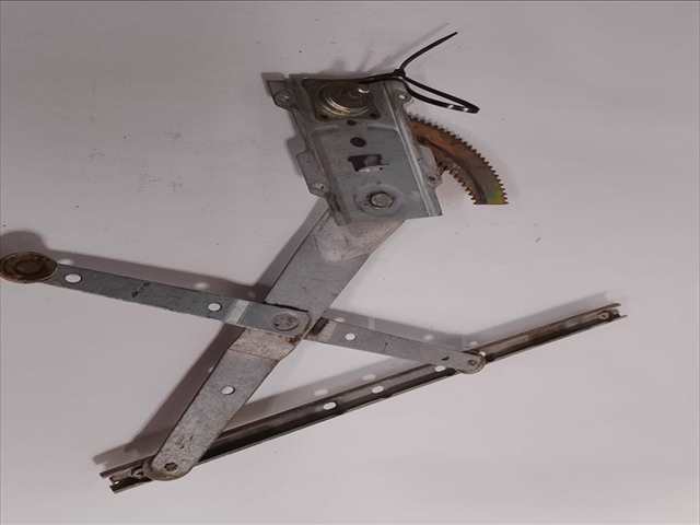 Foto 1ª: Elevalunas Manual Delantero Derecho Nissan Vanette 2.0 DIESEL (1990)