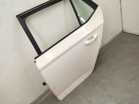 Foto 3ª: Puerta Trasera Izquierda Skoda Fabia 1.4 TDI 75CV 55KW [CUSA] (2017)