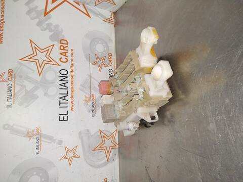 Foto 4ª: Caja Reles Fusibles Toyota Rav4 EXECUTIVE 150CV 110KW [2AD] (2011)