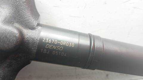 Foto 3ª: Inyectores Toyota Avensis 2.0 D-4D ADT250_) 126CV 93KW [1AD] (2007)