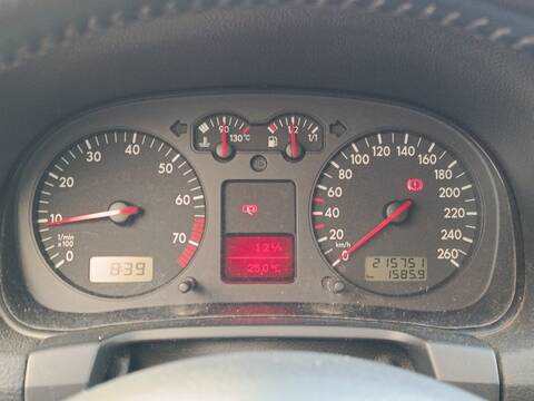 Cuadro de Instrumentos Volkswagen Golf AZD BERLINA