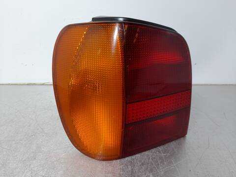 Foto 3ª: Piloto Trasero Izquierdo Volkswagen Polo CONCEPT BERLINA 50CV 37KW [AER] (1997)