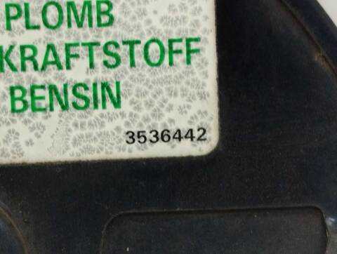 Foto 3ª: Tapa Exterior Combustible Volvo C70 2.4 T 193CV 142KW [B5244T] (2002)