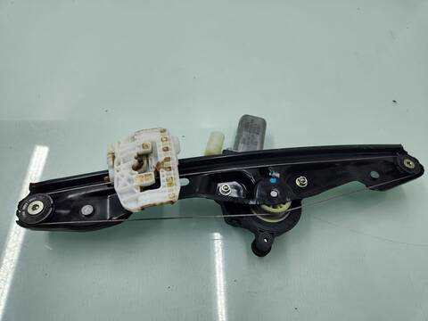 Foto 2ª: Elevalunas Manual Trasero Derecho Bmw Serie 1 114 116D M SPORT 116CV 85KW [B37D15A] (2018)
