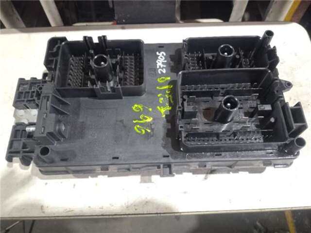 Foto 1ª: Caja Reles Fusibles Opel Insignia 2.0 CDTI [A 20 DTH]