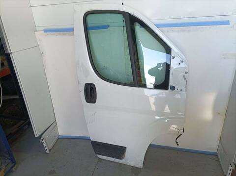 Foto 2ª: Puerta Delantera Derecha Peugeot Boxer 330 L1H1 PREMIUM BLUEHDI 120 START STOP 120CV 88KW FURGON [4H03] (2021)