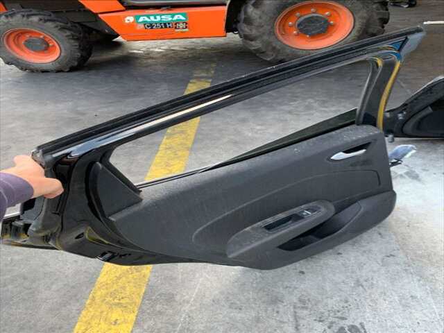 Foto 3ª: Puerta Trasera Izquierda Renault Clio 1.3 TCE 130CV [H5H 470] (2020)