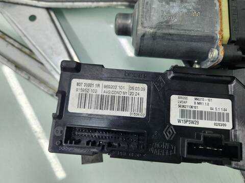 Foto 2ª: Elevalunas Eléctrico Delantero Izquierdo Renault Scenic GRAND DYNAMIQUE 131CV 96KW [F9Q872] (2009)