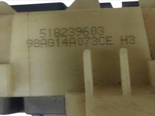 Foto 3ª: Caja Reles Fusibles Ford Focus 2.0 16V 131CV (1998)