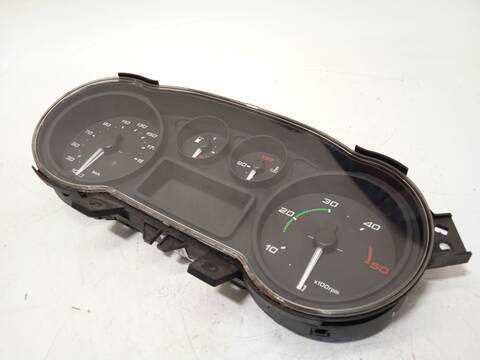 Foto 2ª: Cuadro de Instrumentos Iveco Daily 33S15 35S15 35C15 146CV 107KW [F1AFL411C] (2015)