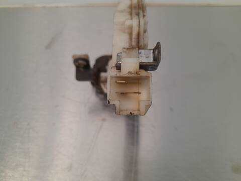 Foto 2ª: Cerradura Puerta Trasera Derecha Nissan Almera 2.0 DIESEL 75CV 55KW [CD20] (1998)