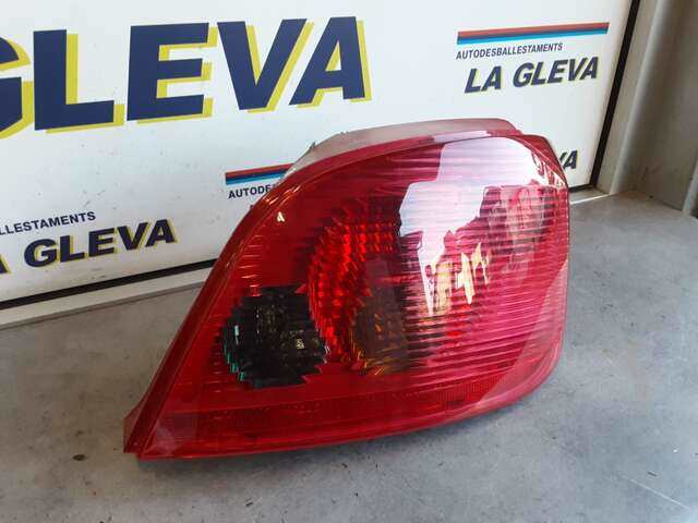 Foto 1ª: Piloto Trasero Derecho Peugeot 307 1.6 16V (2001)