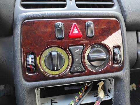 Mando Calefacción A. A. Mercedes Clase CLK 200 2.0 G 163CV 120KW BM 208) COUPE 111945