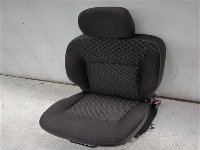 Foto 2ª: Asiento Delantero Derecho Renault Express 1.5 DCI 90 FW0G FW05 FW08 FW11) 90CV 66KW KANGOO FW0/1_) [K9K 808,K9K 608,K9K 628] (2016)