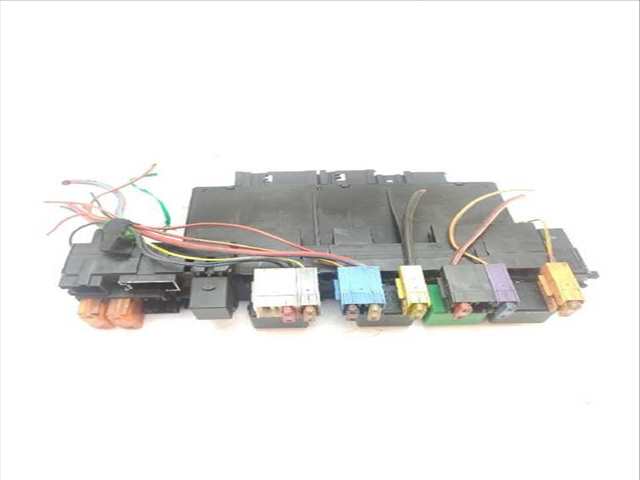 Foto 2ª: Caja Reles Fusibles Mercedes Clase S 220 S 320 CDI 220.025 220.125) 204CV (1998)
