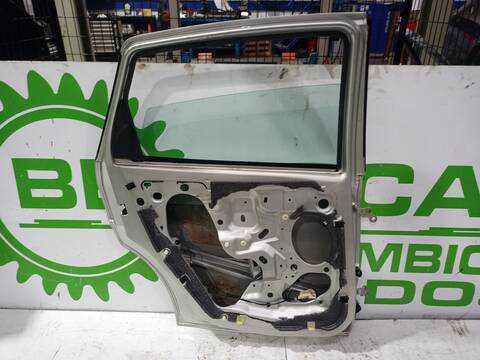 Foto 3ª: Puerta Trasera Izquierda Ford Focus TREND BERLINA 101CV 74KW [FFDA] (2004)