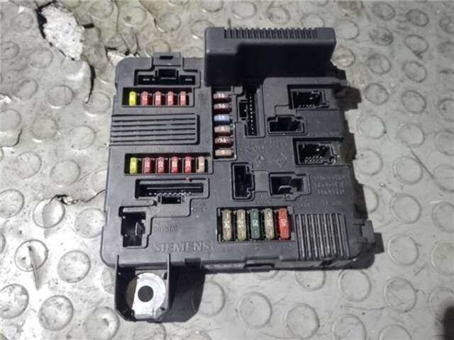 Foto 1ª: Caja Reles Fusibles Renault Scenic 1.9 AUTHENTIQUE [1.9 LTR. - 88 KW DCI DIESEL] (JM)(2003-_) [F9Q D8]