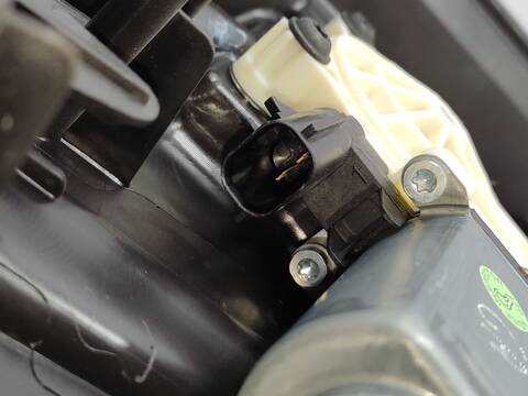 Foto 3ª: Elevalunas Manual Trasero Derecho Jeep Cherokee 2.8 CRD 4X4 177CV 130KW [51C] (2010)