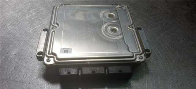 Foto 2ª: Centralita Motor ECU Renault Laguna 2.0 AUTHENTIQUE [2.0 LTR. - 96 KW DCI DIESEL CAT] [M9RG742]