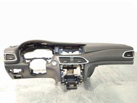 Salpicadero Infiniti Q30 2.2 D PREMIUM 5P