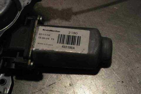 Foto 4ª: Elevalunas Manual Trasero Derecho Nissan Qashqai TEKNA 110CV 81KW [K9K] (2010)