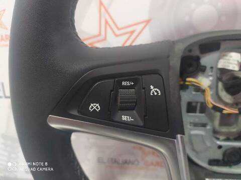 Foto 3ª: Volante Opel Meriva ESSENTIA 101CV 74KW [B14XER] (2014)