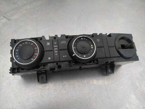 Foto 1ª: Mando Calefacción A. A. Mercedes Sprinter 3.0 CDI CAT 190CV 140KW CAJA ABIERTA [642896] (2011)