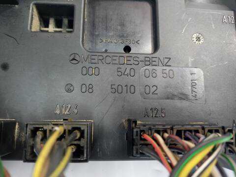 Foto 3ª: Caja Reles Fusibles Mercedes Vito 112 CDI 638.094) 122CV 90KW CAJA CERRADA [OM 611] (2002)